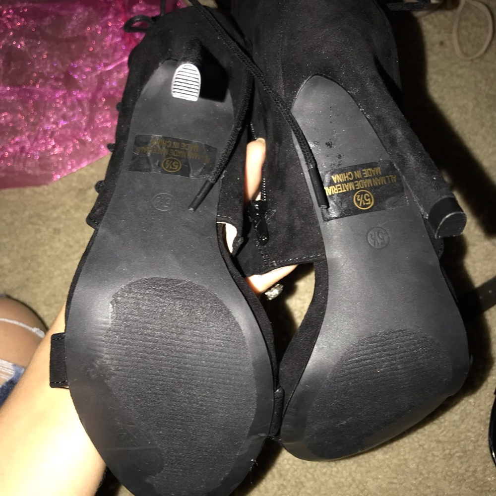 Heels - Picture 3 of 3